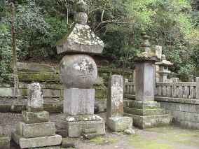 寿福院の逆修塔　妙本寺　画像